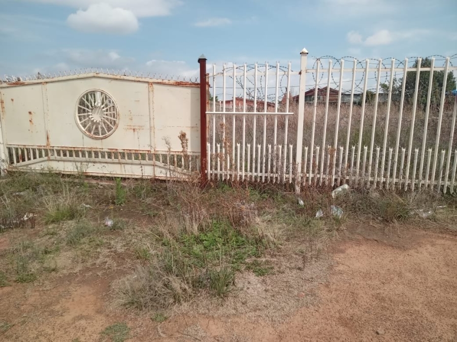  Bedroom Property for Sale in Selosesha Free State